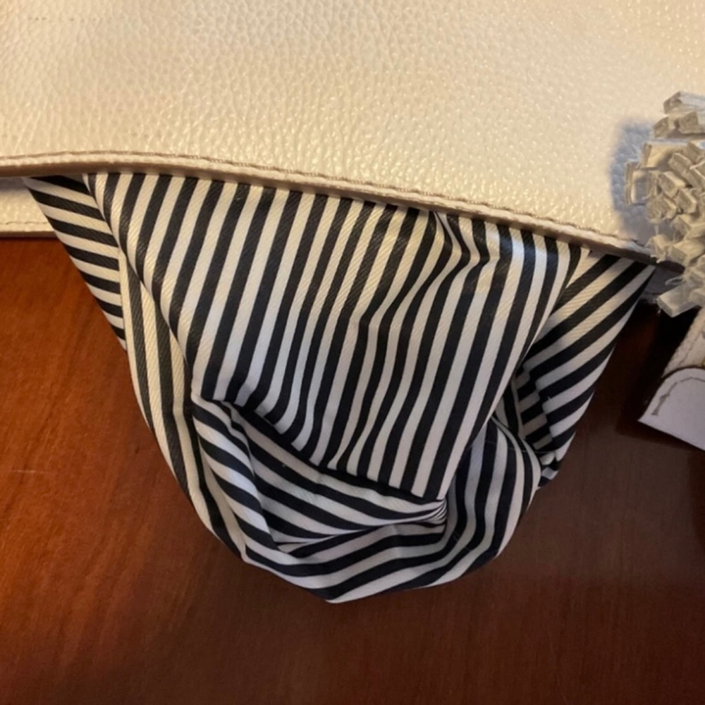 Kate Spade NY Orchard Street
Hemsley Pebbled Leather Handbag
Bright White - Picture 12 of 16
